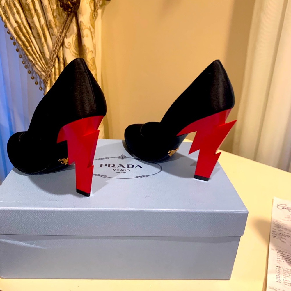 Prada
 Thunder Pumps
 36 - Picture 2 of 11
